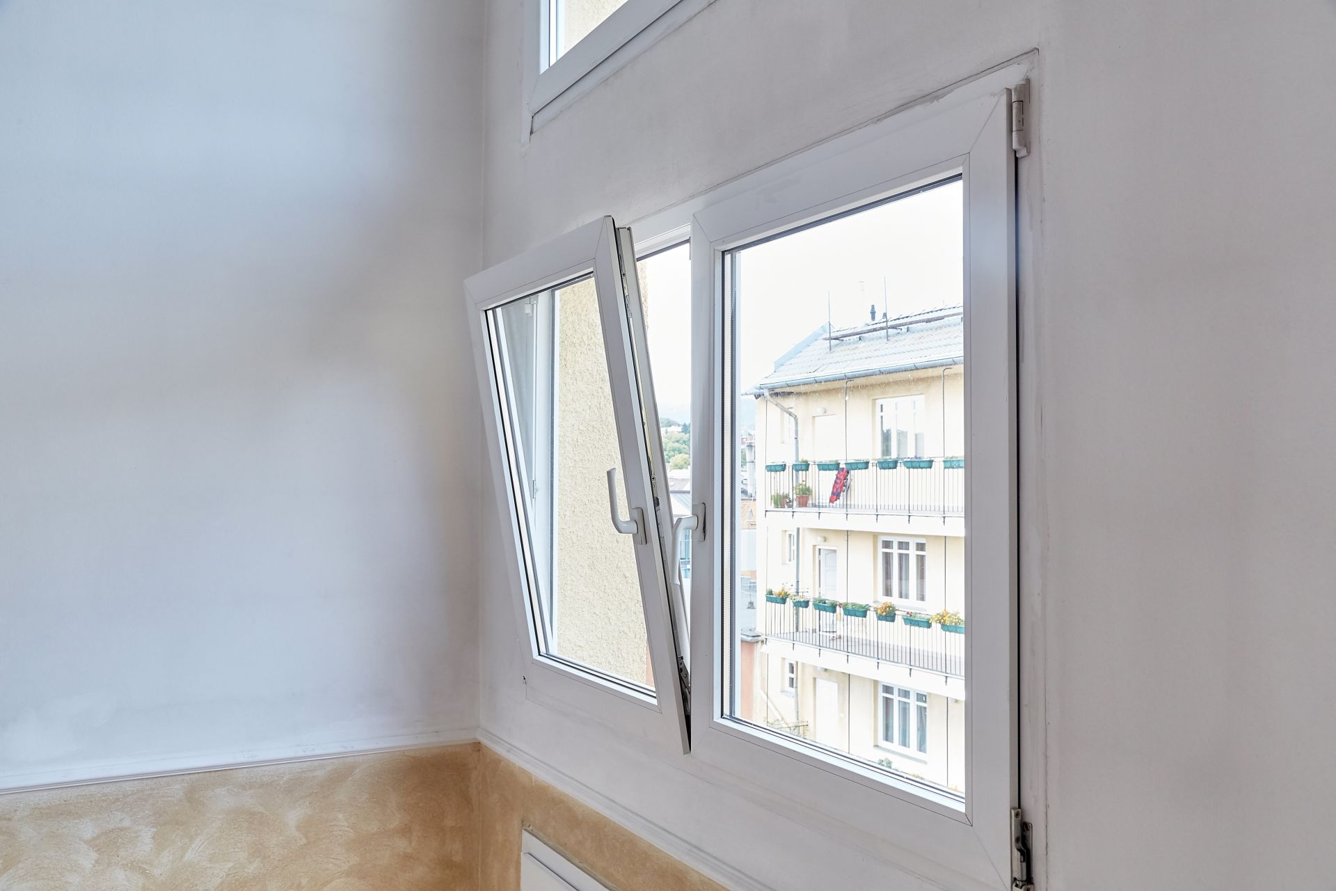 Tilt & Turn Windows <small>in Hampshire, Berkshire, Surrey, Dorset & West Sussex</small>