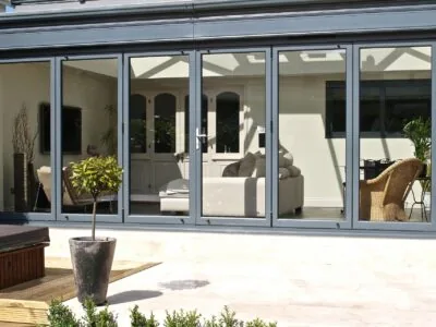 Double-Glazed-Bifold-Doors-Fitter-400×300-1
